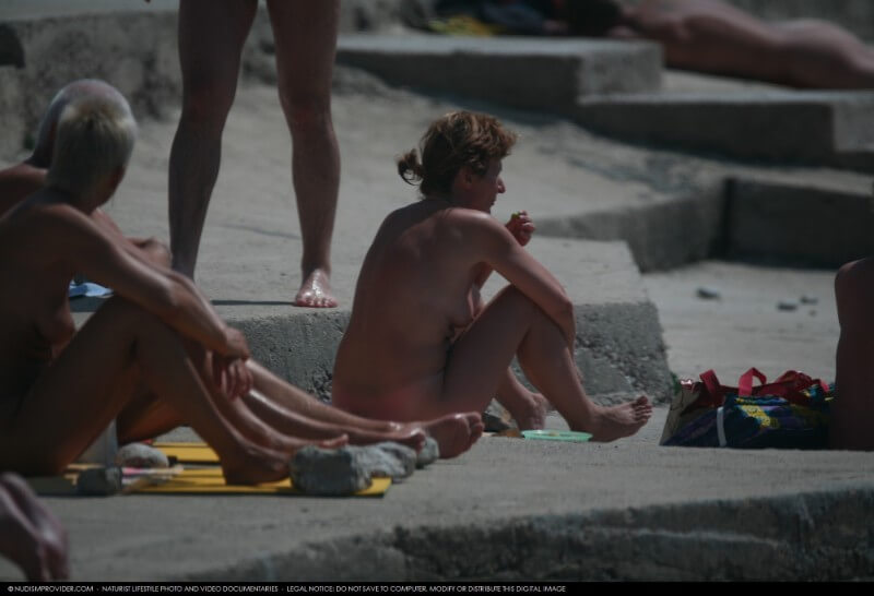 Nudist Rocky Family Angle gallery - There are many political figures among the movements supporters