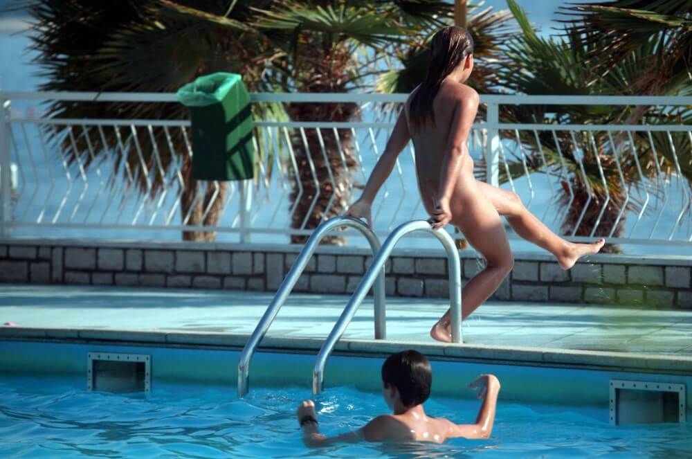 Pool Assortment Nudism Life - Nudism contributes to the strengthening of psychological health