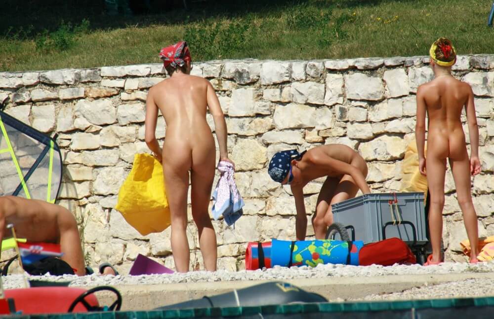 Sporty and Athletic Sands gallery - The body is a reflection of inner beauty and harmony in naturism and nudism
