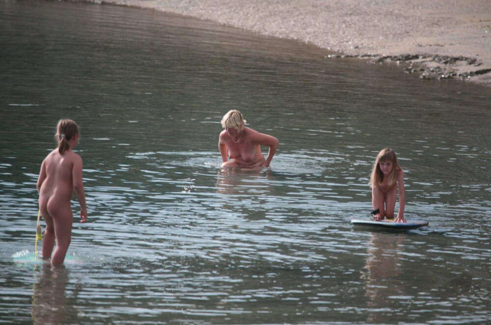 Naturism photo gallery # 14 - The practice of nudity within a community