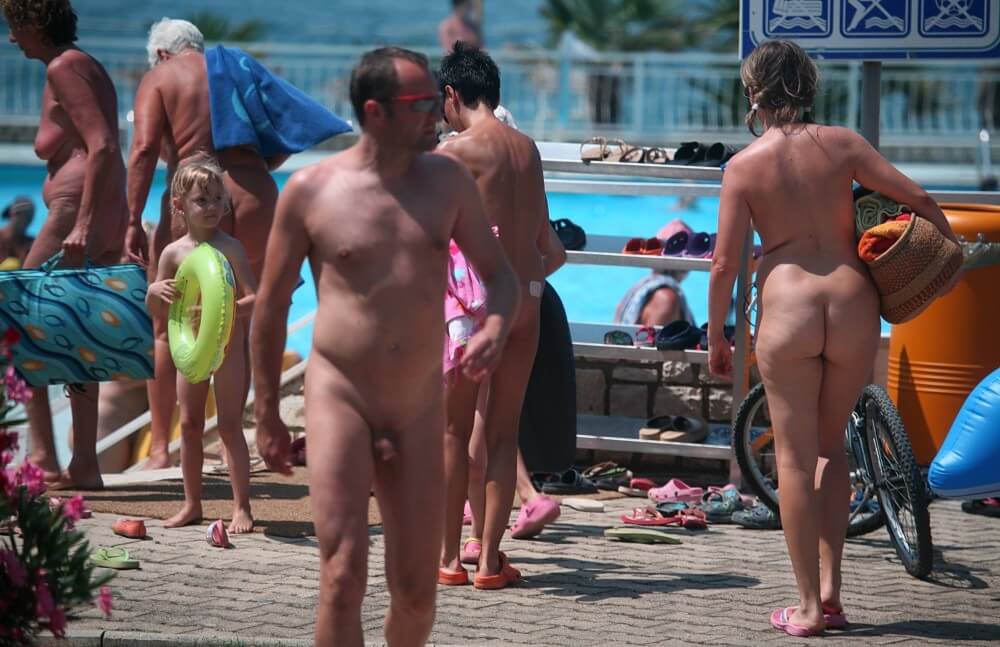 Daytime Nudists Chill Out photos - Naturism is about respecting natural beauty