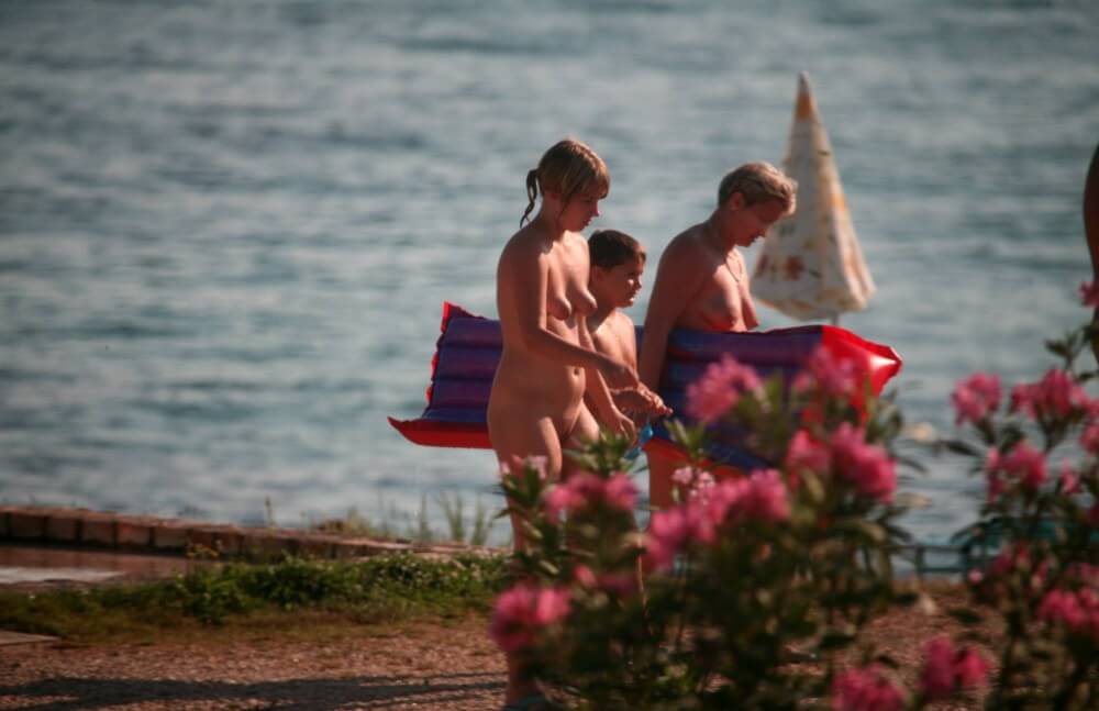 Dusk Til Dawn Showering phoros - A naturist values sincerity, as well as honesty and openness
