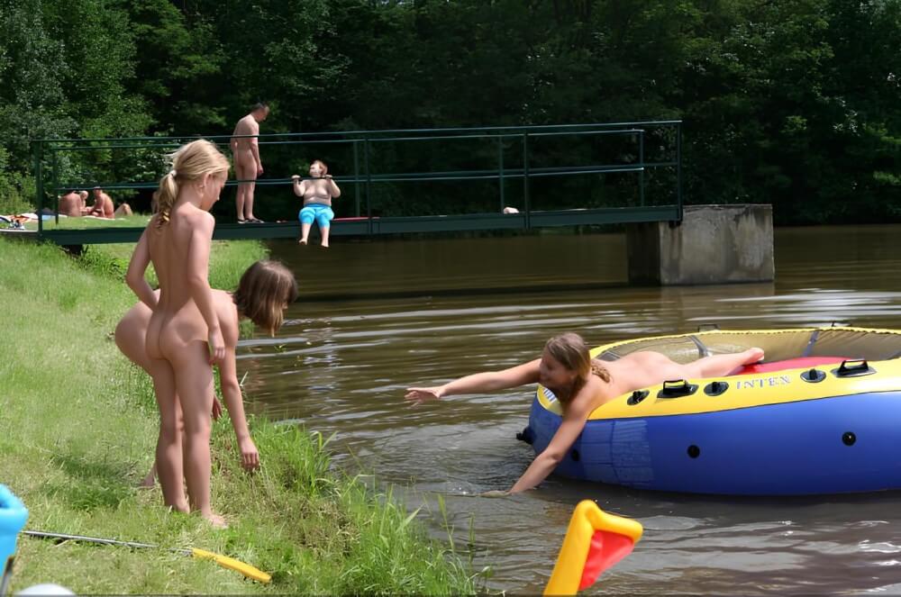 Naked Body gallery - Naturists love nature and the environment