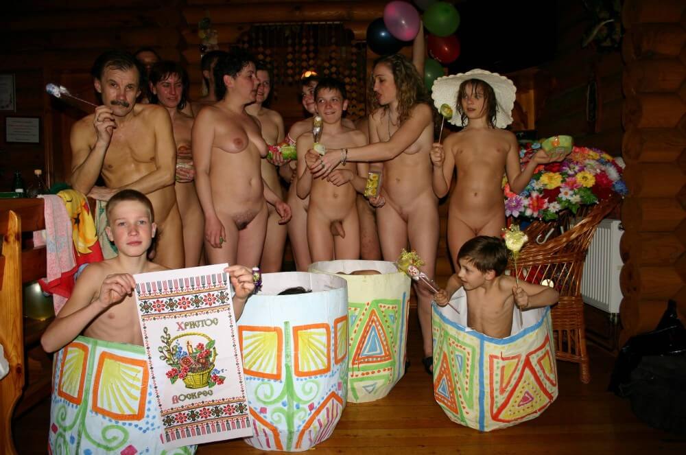 Easter Group Memories pics - Nudists relax beautifully—a sight to behold