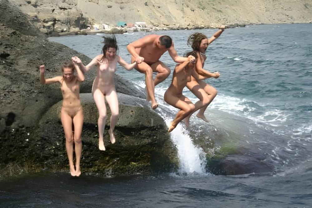 Mens and girls nudists on a beach - Nudism means fewer complexes