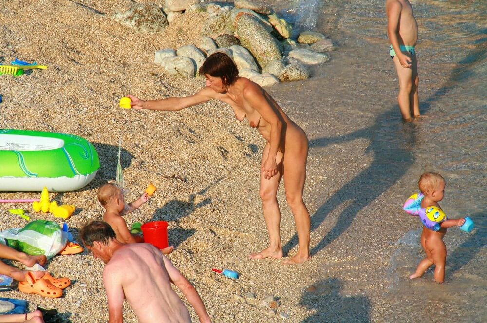Ula Naturists Beach photo gallery - Nudism strengthens health and self-esteem