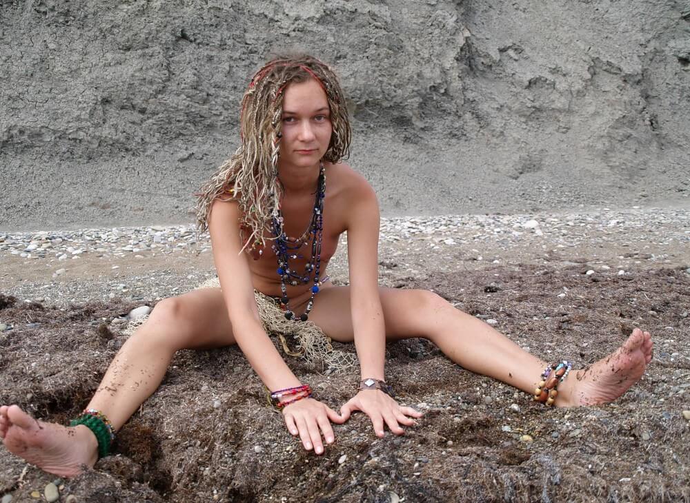Naturists Rocky Stream Pixie Girls photos - Pure naturism teaches us to accept ourselves and others without judgment or criticism