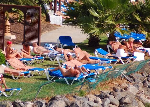 Enature - Les textiles - Boundaries disappear in the world of nudism