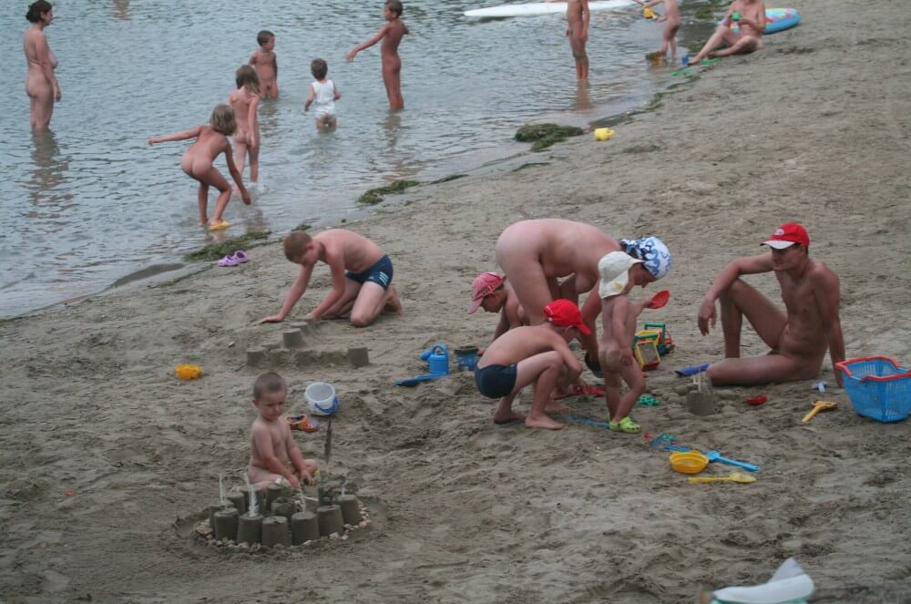 Nude Mom Nurture Series photos - Simplicity and naturalness are important principles of nudism and naturism