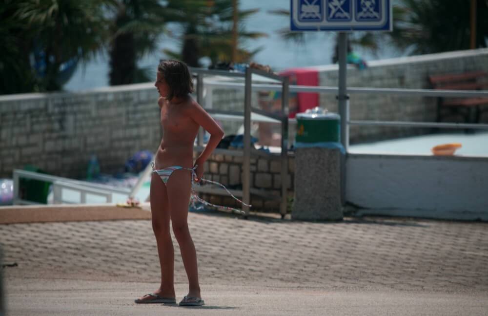Naturist Pool Walkaround pics - Naturism creates harmony with the environment