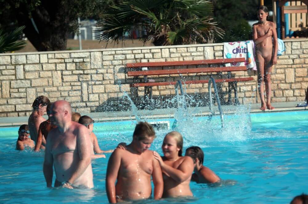 Naturist Pool Girls Profile pics - The Impact of Naturism on Physical and Psycho-Emotional Health