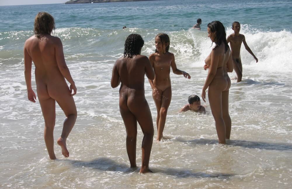 Brazils Water Refreshing pics - The true flourishing of a culture of naturalness