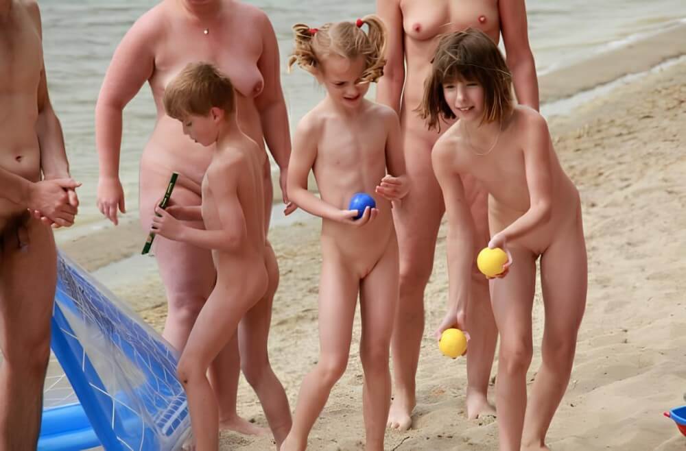 Lezero family games big gallery - In this nudist movement, voluntariness and comfort are important