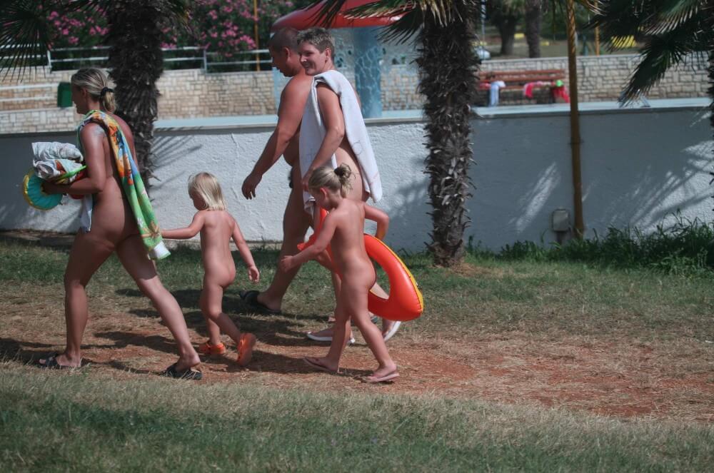 Naturist Family Movement pics - Nudism and naturism encourage a love of nature and oneself