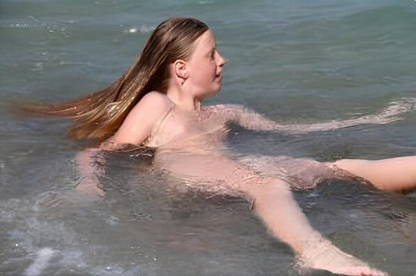 Turqoise Water Splash pics - Travel and tours incorporating elements of the naturist lifestyle