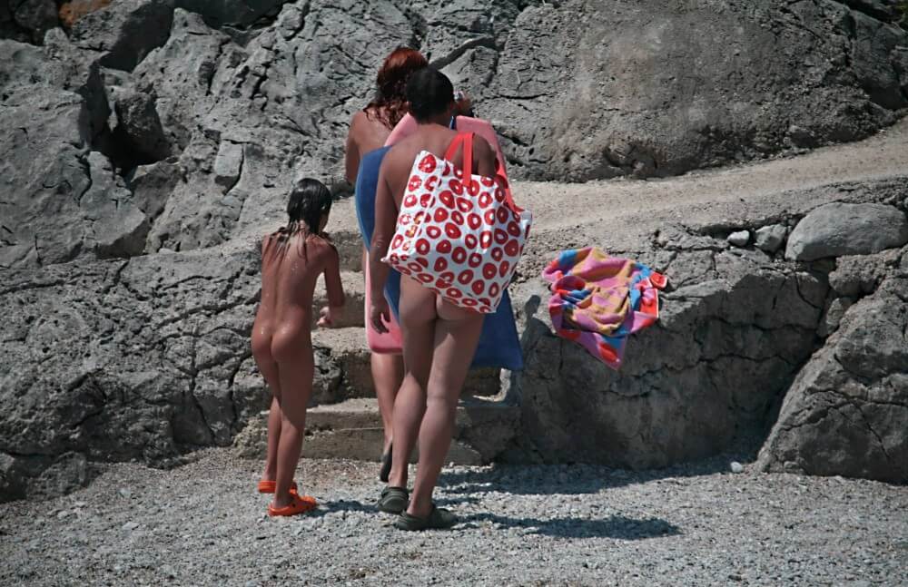 Calling To Go Home pics - Living in harmony with nature is the primary goal of the naturist and nudist lifestyle