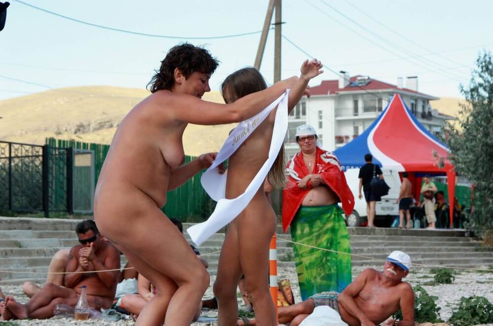 Presenting Mini Awards photos - Stereotypical perceptions of nudists