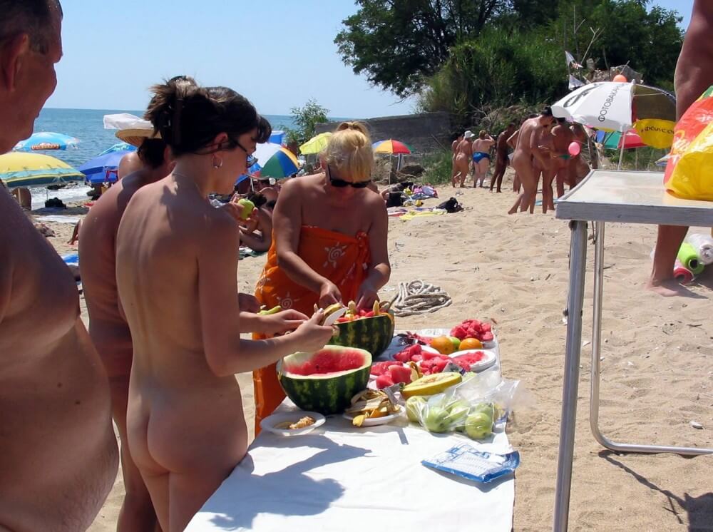 Bulgarian Nude Day Preps pics - Naturism enthusiasts choose the natural world
