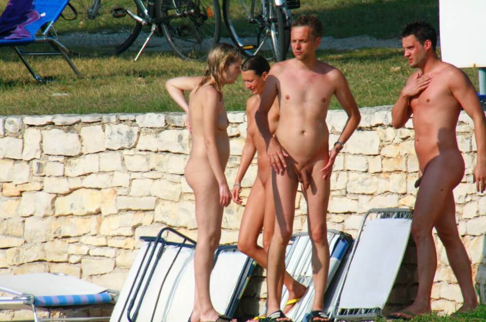Ula FKK Couples Profile pics - Nudism promotes personal freedom