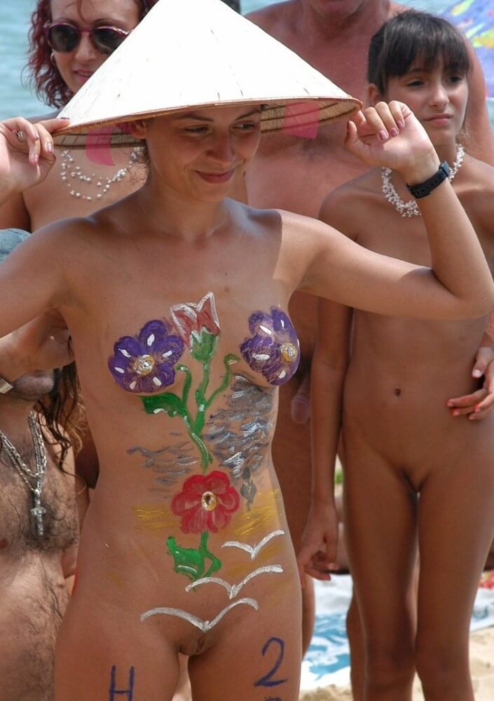 Nudist gathering on the beach video - Naturism helps break free from body stereotypes