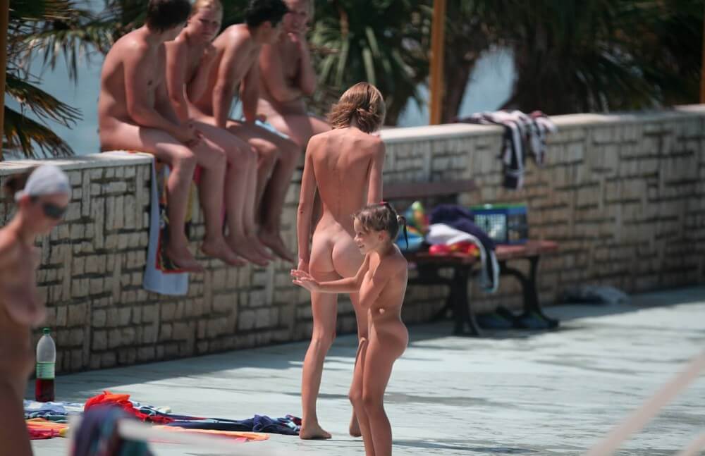 Ledge Group Naturists pics - Nudism strengthens friendships and mutual respect among people