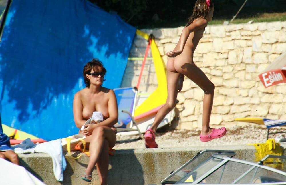 Bright Day Sun Tanning pics - Nudity as an expression of natural beauty