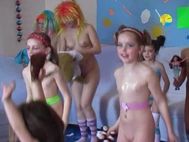 Naturism Freedom: Disco - Naturists are open to the world and the environment