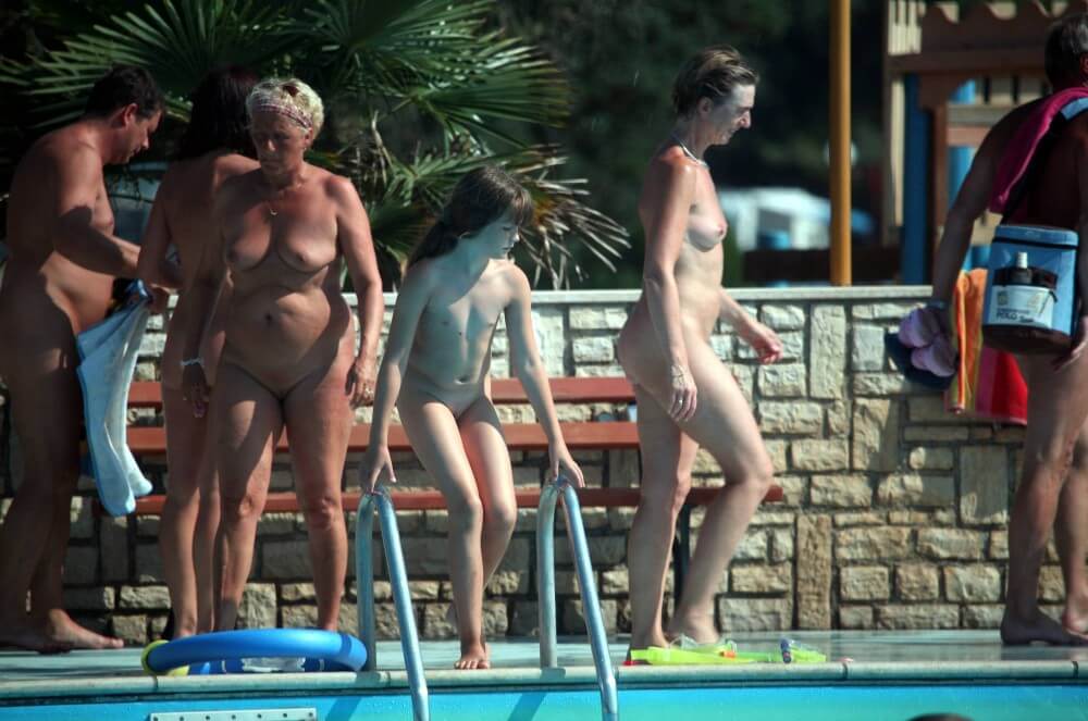 Naturist Pool Cleaning-Up pics - Naturists love nature and the environment