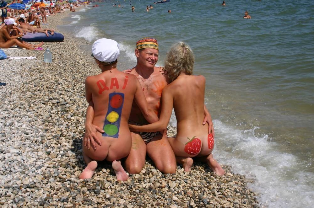 Bold Outdoor Nude Poses pics - A closed community of naturists