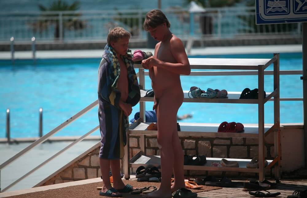 Scooter Travel Mid Day pics - The community of naturist movement supporters and their values