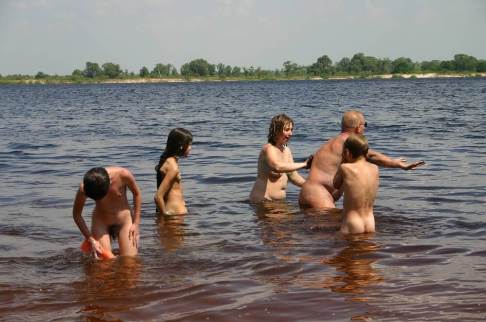 Kiev Water-Front Bathing pics - Naturism is about respecting natural beauty