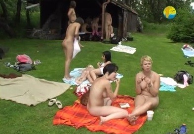 Naturist Freedom: Cottage Picnic - The Philosophy of Body Freedom