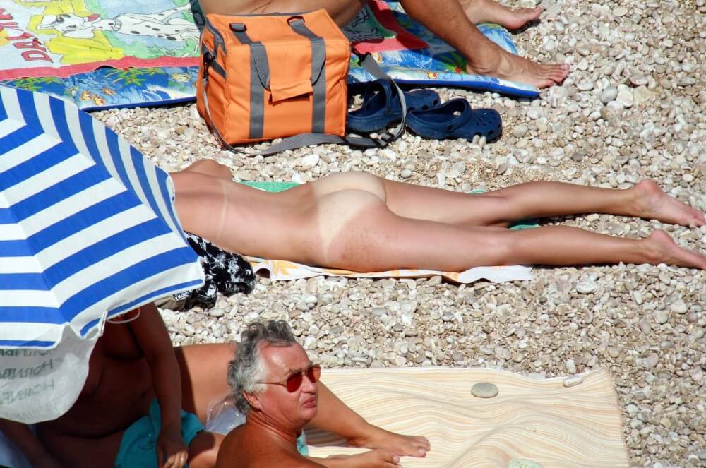 Naturists Beach Relaxation pics - Naturist Club: Exclusive Content