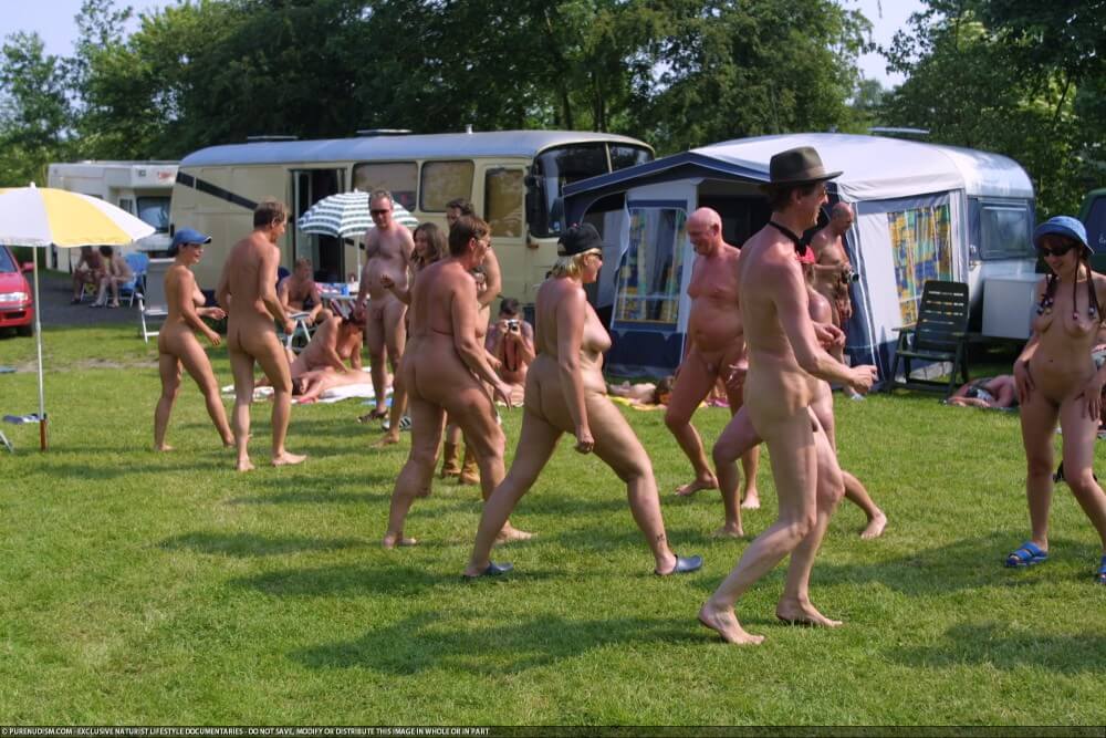 Naturism photo gallery # 53 - Spectators are permitted to be naked