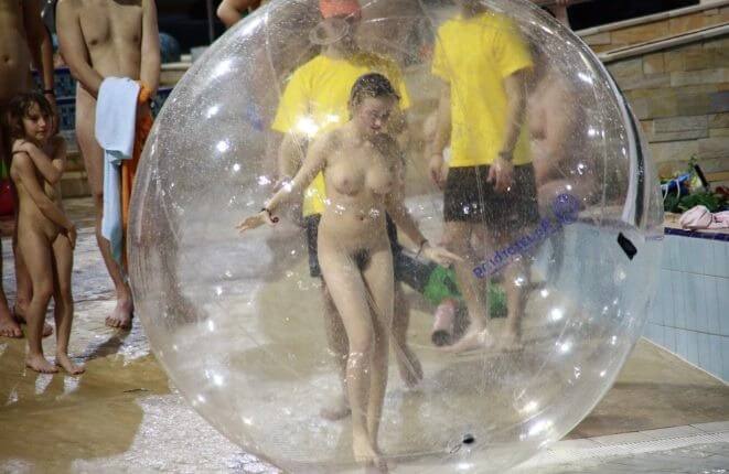 Holiday in the pool photos - People seek in nudism a way to overcome their insecurities