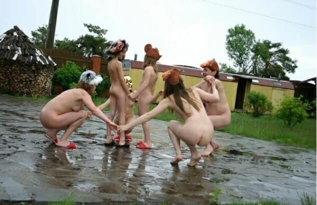 Naturism photo gallery # 23 - Nudity helps you feel free