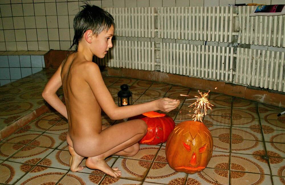 Naturism photo gallery # 20 - Nudism promotes personal freedom