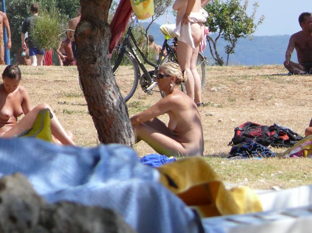 Ula FKK Shore Perspective pics - Naturism and nudism are an ancient philosophy of respect for oneself and the world