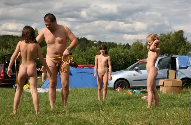 Naturism photo gallery # 38 - Blending in with the crowd of nudists