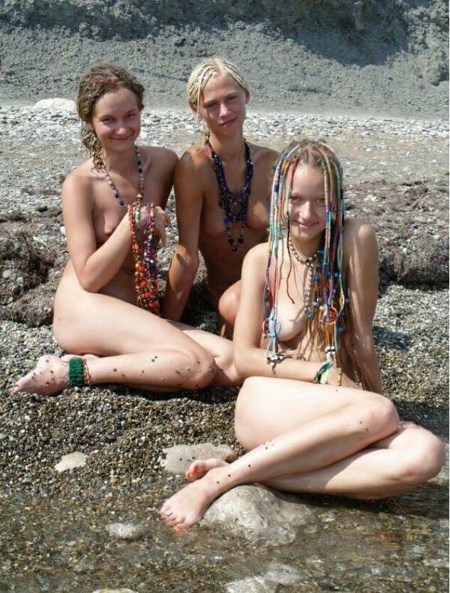 Naturism photo gallery # 49 - Nudism means fewer complexes