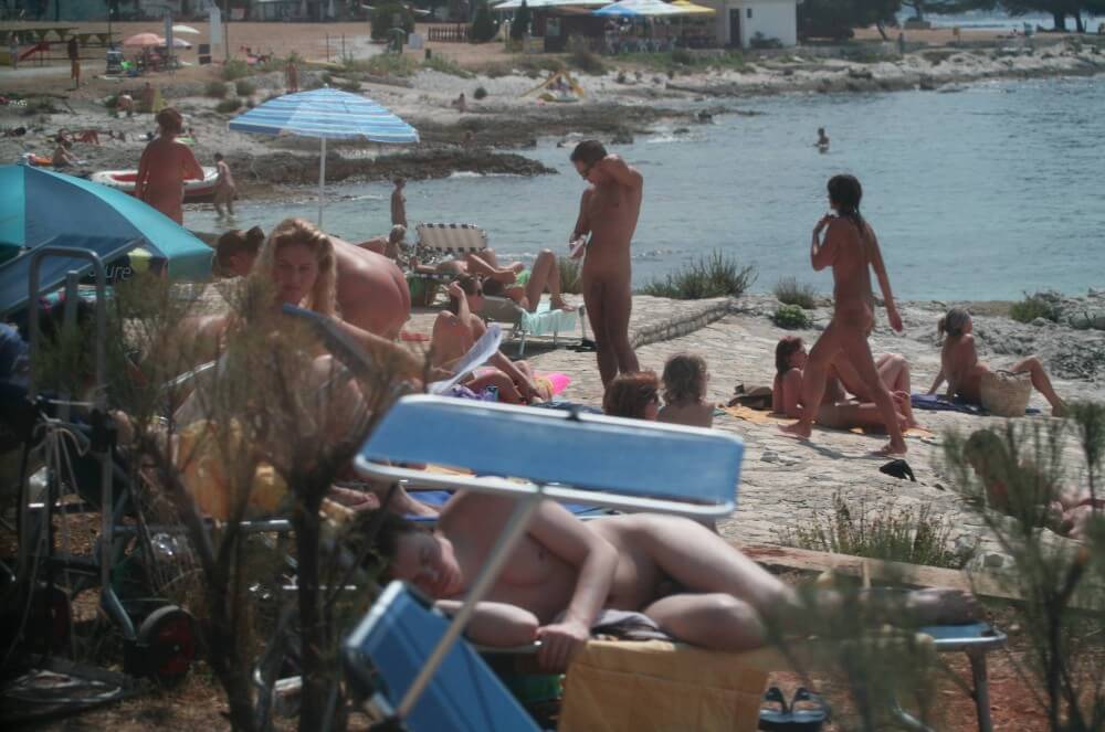 Nuda Beach Wide Outlook pics - Visit a nudist beach