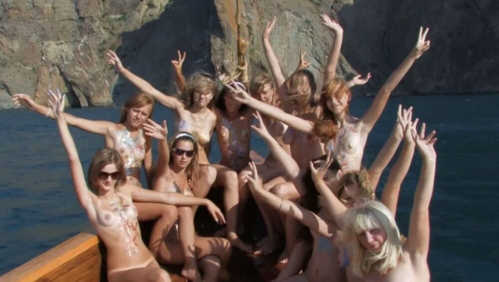 Nudist Girls Boat Cruise Full HD - The body looks beautiful and natural in its natural, unadorned state
