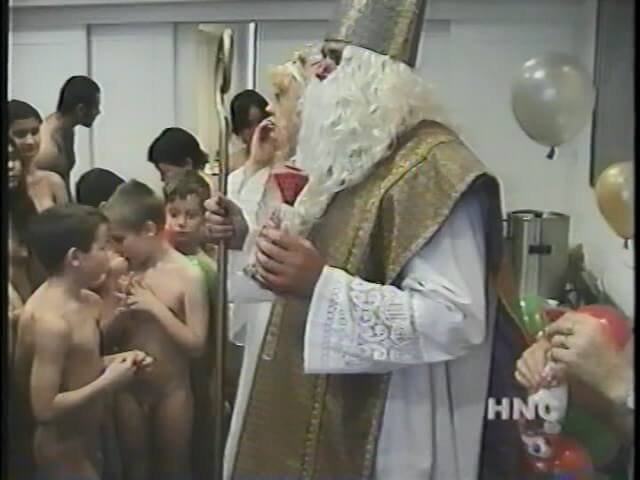 Helios Natura: Grandmas Christmas Party - Naturist practices help us understand that the body is part of nature and its beauty