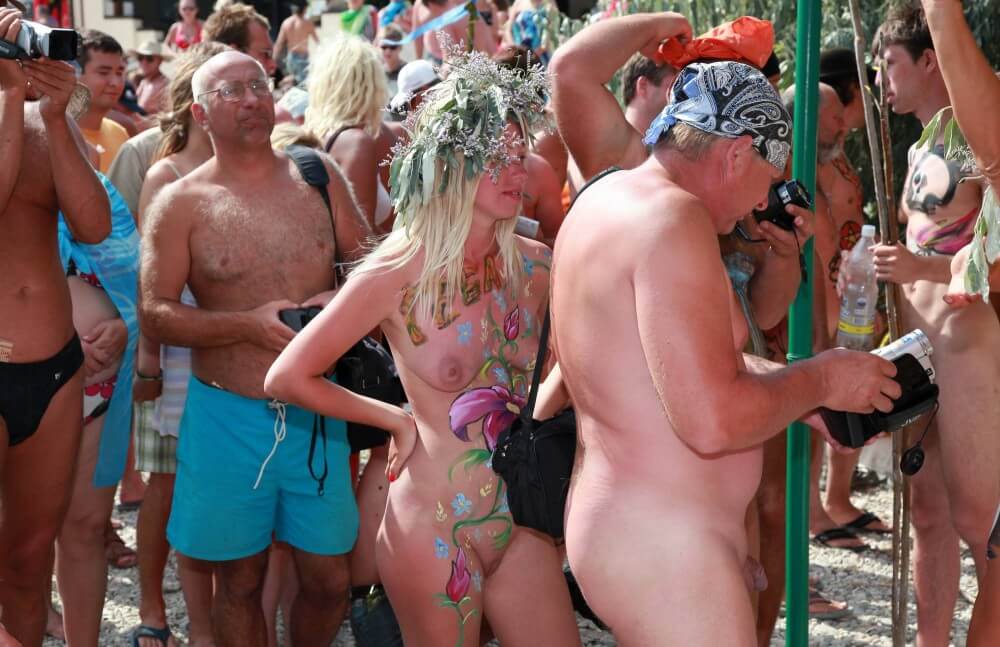 Neptune Painting Couple pics - The cult of nudity has not been forgotten