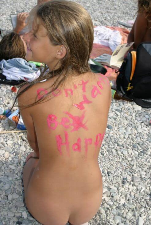 Osez vivre nu… Documentary naturism - The practice of naturism helps build trust and honesty among people