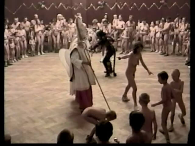 Helios Natura: Christmas Kinder Spiele - Nudism is part of life